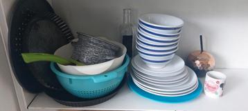 Gratis: overtollig servies / keukenbenodigdheden  beschikbaar voor biedingen