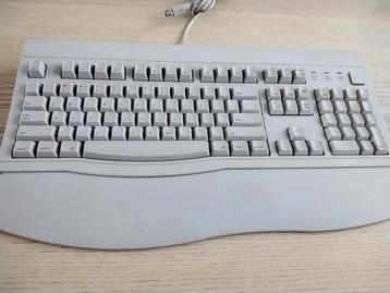 SUPERMAC (Apple-clone) ADB toetsenbord voor Macintosh PC beschikbaar voor biedingen