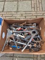 Bananendoos met parts standaard brommer +- 50 stuks, Ophalen of Verzenden, Gebruikt, Overige typen, Onbekend