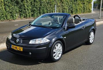 Renault Megane 1.6 16V Cabrio 2003 Zwart / Apk: 14-02-2025