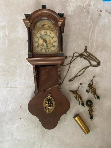 Nog in zeer goede staat deze Friesche staartklok beschikbaar voor biedingen