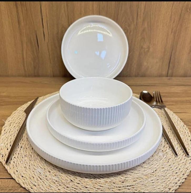 La Blanchette Wit Servies 24-delig, Huis en Inrichting, Keuken | Servies, Nieuw, Compleet servies, Effen, Keramiek, Ophalen of Verzenden