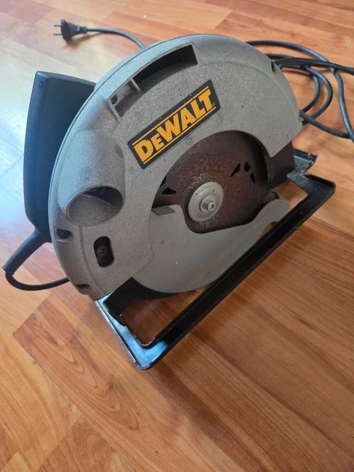 DeWalt cirkelzaag, Doe-het-zelf en Verbouw, Gereedschap | Zaagmachines, Zo goed als nieuw, Cirkelzaag, 1200 watt of meer, 30 tot 70 mm
