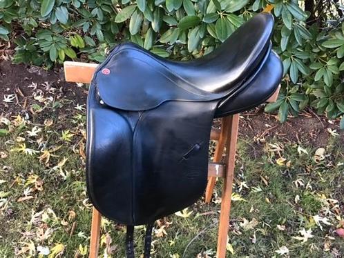 Dressuurzadel Lemetex Bernina 17,5inch voor een hoge schoft, Dieren en Toebehoren, Paarden en Pony's | Zadels, Ophalen