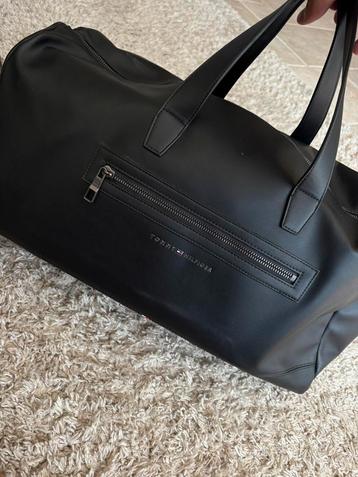 Tommy Hilfiger Duffel Bag – Zwart – Weekendtas – AM0AM10931 beschikbaar voor biedingen