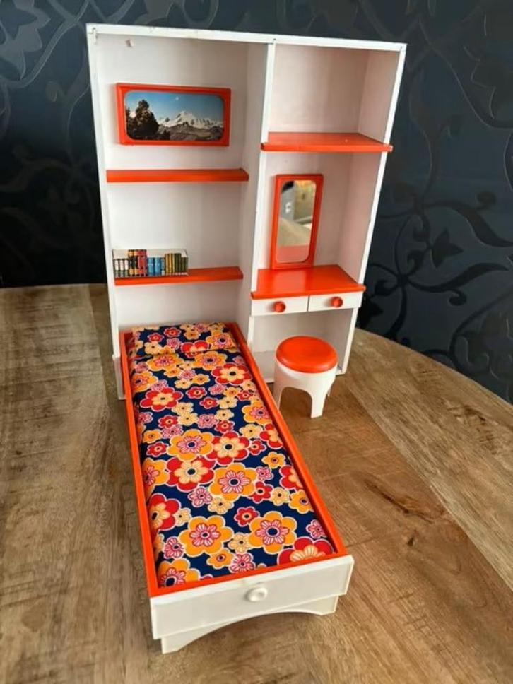 Retro Barbie bedmeubel jaren 70, Kinderen en Baby's, Speelgoed | Poppen, Zo goed als nieuw, Barbie, Ophalen of Verzenden