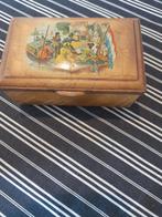 Klein geel theeblikje met bolpootjes., Ophalen of Verzenden, Gebruikt, Overige