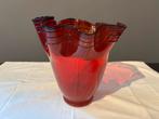 Vintage rode (zakdoek) vaas, Ophalen of Verzenden, Minder dan 50 cm, Rood, Glas