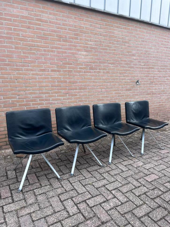 Vintage Italiaans design eetkamer stoelen van het merk Tonon, Huis en Inrichting, Stoelen, Gebruikt, Vier, Leer, Zwart, Ophalen of Verzenden
