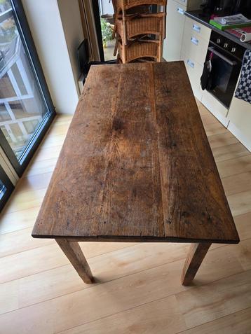 Antieke eettafel (schrobtafel) beschikbaar voor biedingen
