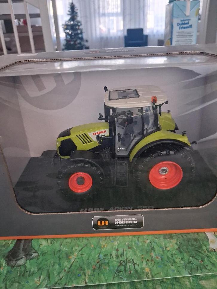 Claas arion 550 met vast gewicht uh, Hobby en Vrije tijd, Modelauto's | 1:32, Nieuw, Tractor of Landbouw, Universal Hobbies, Verzenden