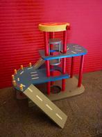 Houten speelgoed garage, Ophalen of Verzenden, Zo goed als nieuw