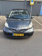 Toyota Yaris 1.3 VVT-i – Grijs (2006), Voorwielaandrijving, Stof, Bedrijf, Handgeschakeld