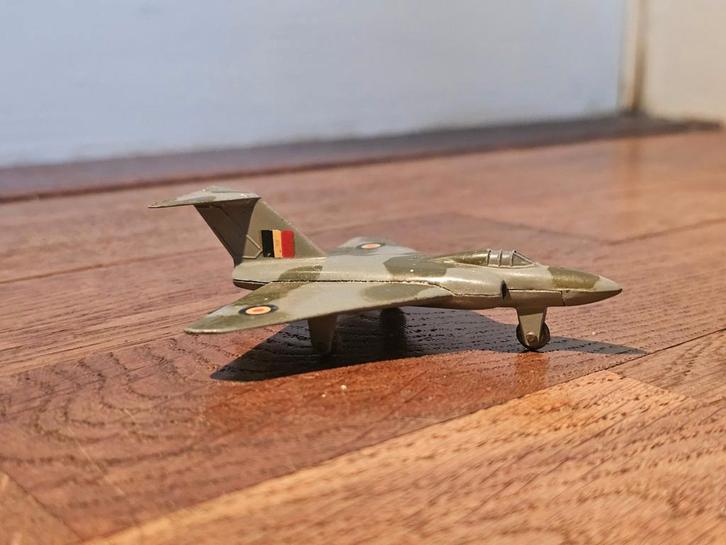Oude Dinky Toys Gloster Javelin vliegtuig 735 model, Verzamelen, Luchtvaart en Vliegtuigspotten, Gebruikt, Schaalmodel, Verzenden
