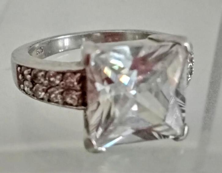 Zilveren Zinzi ring met forse prinses geslepen zirkonia, Sieraden, Tassen en Uiterlijk, Ringen, Zo goed als nieuw, Dame, 17 tot 18