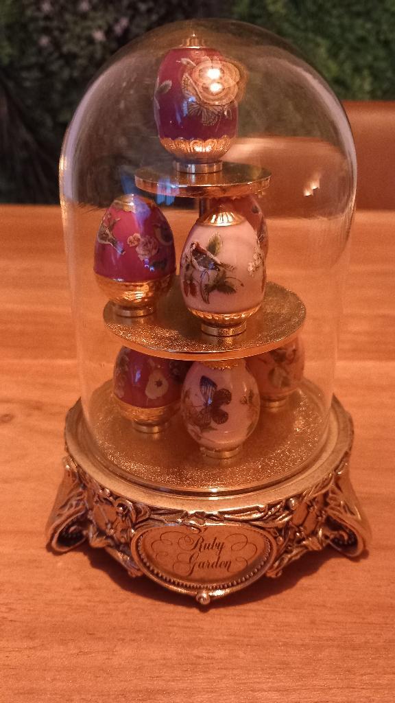 House of Fabergé - Ruby Garden Imperial Egg Collection, Antiek en Kunst, Curiosa en Brocante, Ophalen of Verzenden