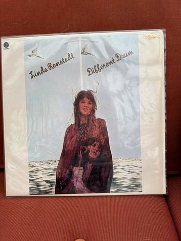 LP Vinyl  Linda Ronstadt “Different Drum” beschikbaar voor biedingen