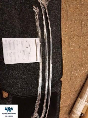 Bumpergrille voor midden chroom Hyundai IX35 P8LG2Y00 beschikbaar voor biedingen