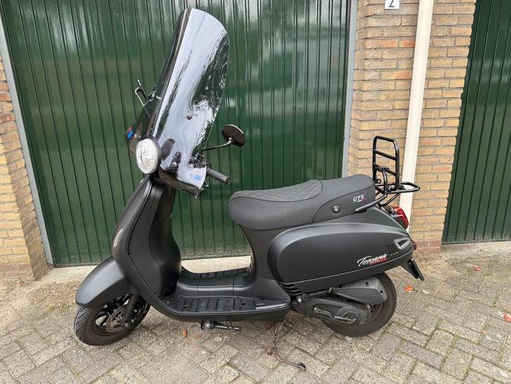 GTS Toscana Dynamic 2021 - Mat Zwart, Fietsen en Brommers, Scooters | Overige merken, Zo goed als nieuw, Maximaal 45 km/u, Benzine