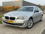 BMW 5-Serie 3.0 I 523 AUT 2010 Grijs, Auto's, BMW, Achterwielaandrijving, Zwart, 2000 kg, 2996 cc