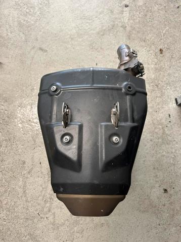 Kawasaki zx6RR uitlaat orgineel beschikbaar voor biedingen