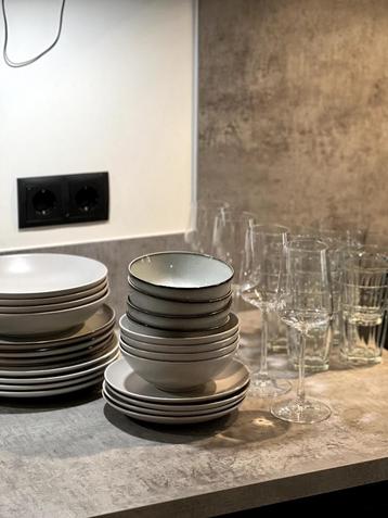 Big Kitchenware Set – Plates, Bowls, Glasses – Only 12€! beschikbaar voor biedingen