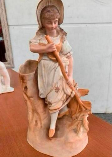 Beeld schitterend antiek bisque beeldje van vrouw figuur. beschikbaar voor biedingen