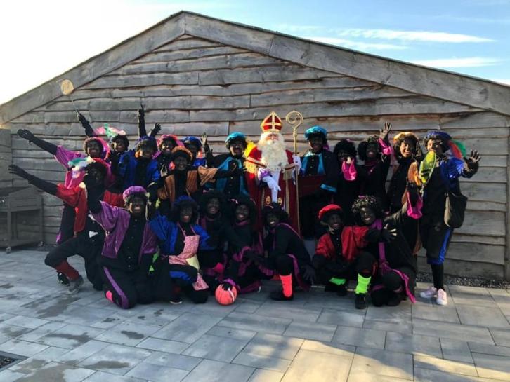 Sinterklaas onderjurk en diverse pietenpakken, Diversen, Sinterklaas, Zo goed als nieuw, Ophalen