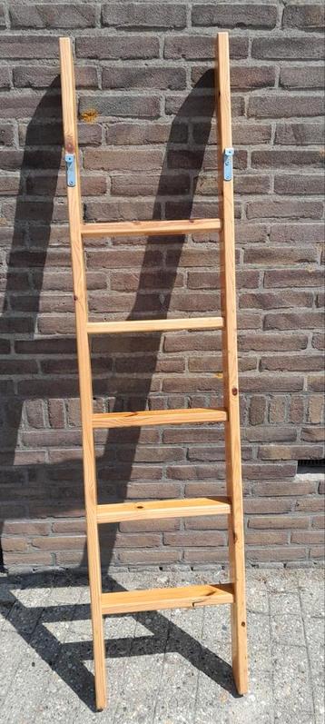 Stevige grenenhouten laddertje, stapelbed beschikbaar voor biedingen