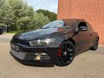 Vw Scirocco 2.0 TSI DSG/ Pano dak/ 18”/ LEER/ 200 PK/ VOL !, Auto's, Euro 5, Zwart, 4 cilinders, 1984 cc