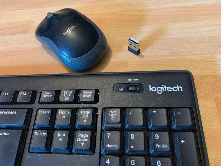 Toetsenbord 'Logitech' + muis draadloos incl USB dongle, Computers en Software, Toetsenborden, Gebruikt, Qwerty, Draadloos, Toetsenbord en muis-set