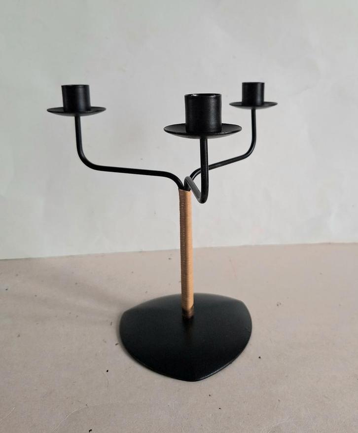 Laurens Lønborg Denmark. Vintage kandelaar. Metaal /rotan., Antiek en Kunst, Kunst | Designobjecten, Ophalen of Verzenden