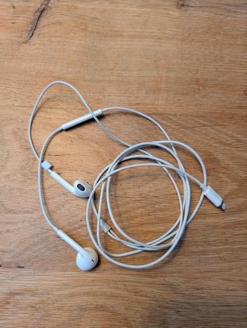 Apple Eardops (oordopjes) met lightning connectot beschikbaar voor biedingen