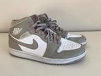 Nike Jordan grijs, Kleding | Heren, Schoenen, Overige kleuren, Nike, Ophalen of Verzenden, Sneakers of Gympen