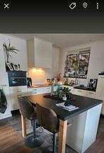 Keukeneiland met 2 barkrukken, Huis en Inrichting, Keuken | Complete keukens, Ophalen, Wit, Overige typen, Graniet of Steen