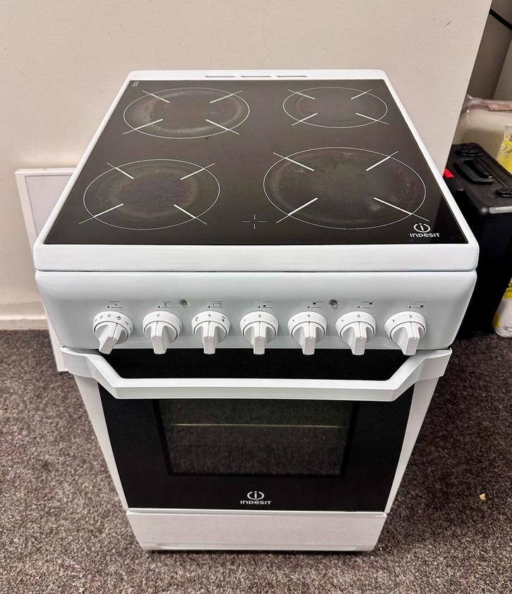 INDESIT keramische kookplaat met elektrische heteluchtoven, Witgoed en Apparatuur, Fornuizen, Zo goed als nieuw, Vrijstaand, Keramisch