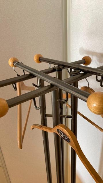 kapstok metaal grijs met hout  180 hoog als nieuw design beschikbaar voor biedingen