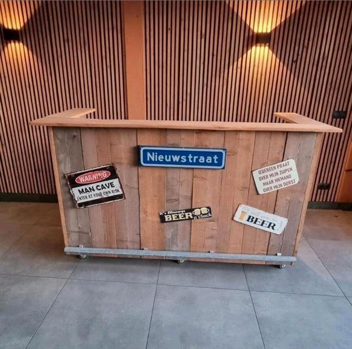 Steigerhouten bar op wielen voor mancave, Huis en Inrichting, Barren, Zo goed als nieuw, Ophalen