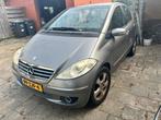 Mercedes-Benz A-Klasse A150 5DRS 2004 Grijs, Auto's, Mercedes-Benz, Voorwielaandrijving, 15 km/l, 1498 cc, Zwart