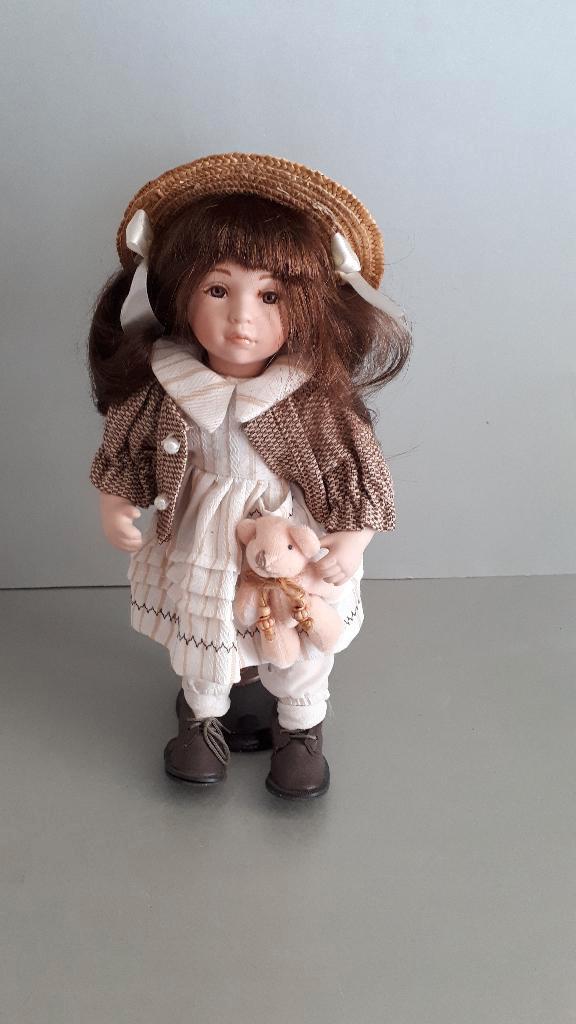 Schattige pop porseleinen hoofd, armen en benen, Verzamelen, Poppen, Zo goed als nieuw, Pop, Ophalen of Verzenden