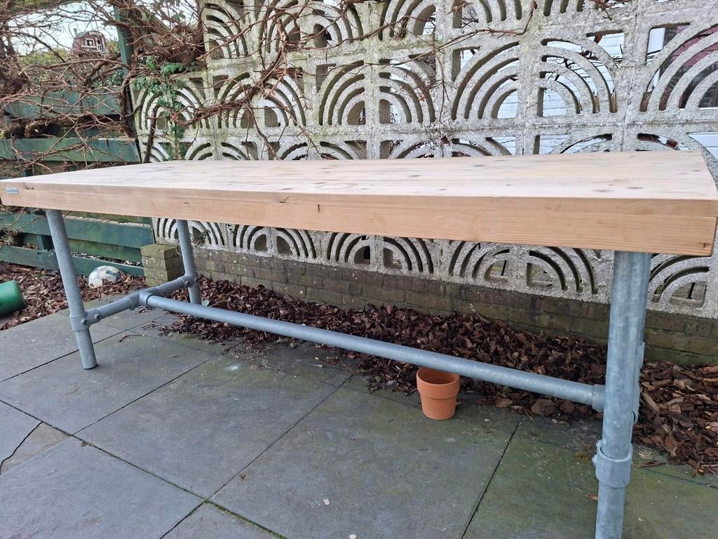 Stoere tafel met oppervlakkige gebruikssporen, Huis en Inrichting, Tafels | Eettafels, Gebruikt, Rechthoekig, Ophalen