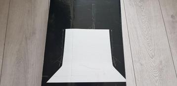 Professionele achtergrondset met wit doek beschikbaar voor biedingen