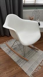 Schommelstoel modern (2 stuks in verkoop), Huis en Inrichting, Fauteuils, Ophalen of Verzenden, Zo goed als nieuw, Minder dan 75 cm