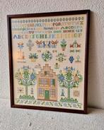 Vintage merklap ingelijst huis kleurrijk motief, Antiek en Kunst, Antiek | Kleden en Textiel, Ophalen of Verzenden