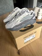 yeezy boost 700 tephra V2, Nieuw, Ophalen of Verzenden, Sneakers of Gympen, Grijs