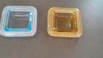 2 glazen bakjes lichtblauw en geel-bruin, Gebruikt, Overige typen, Ophalen of Verzenden, Glas