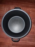 Zo goed als nieuwe pan kleine beschadiging Zie foto's bieden, Ophalen of Verzenden, Zo goed als nieuw, Gietijzer, Kookpan of Snelkookpan