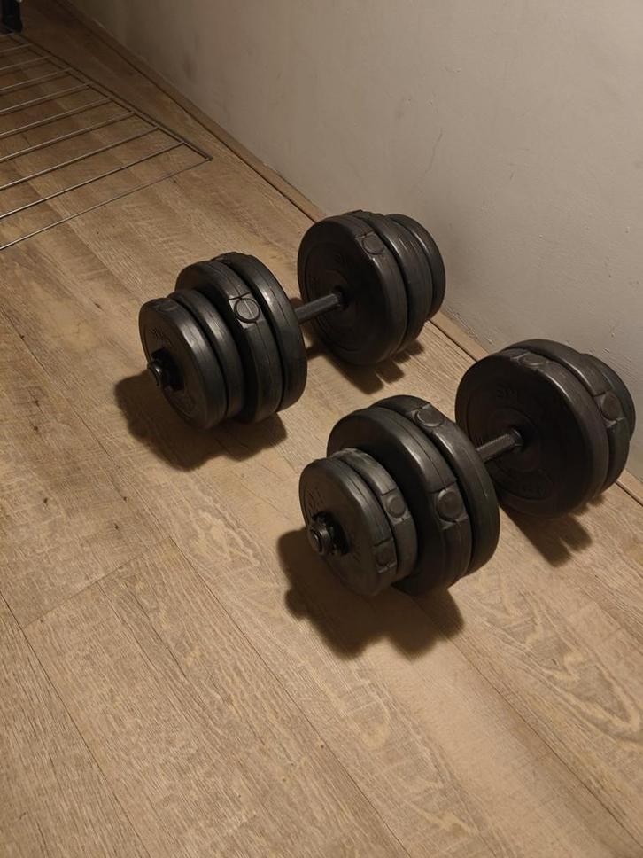 Halterset - 30kg (15kg per kant), Sport en Fitness, Fitnessmaterialen, Gebruikt, Halterset, Armen, Benen, Borst, Rug, Ophalen of Verzenden
