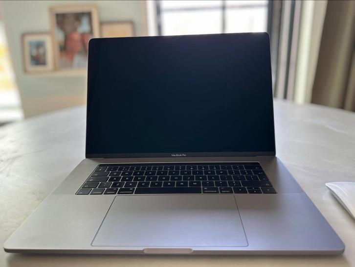 Macbook pro 15-inch 2016 + GRATIS magic mouse en hoes, Computers en Software, Apple Macbooks, Zo goed als nieuw, MacBook Pro, 15 inch