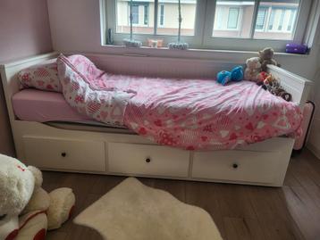 Hemnes bedbank en kledingkast Brimnes beschikbaar voor biedingen